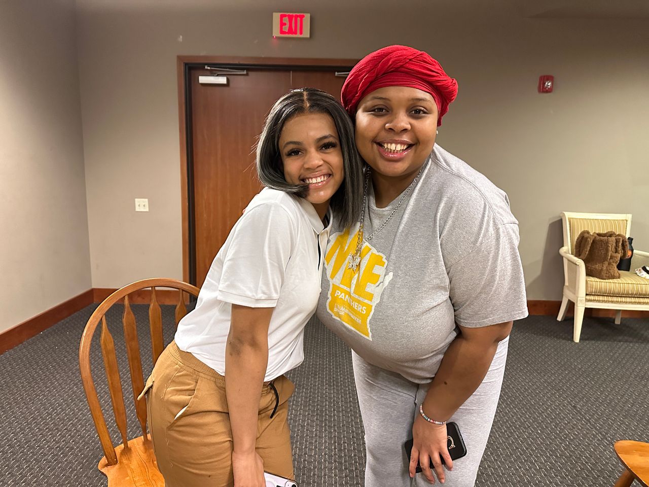 Nakia Triplett with her best friend, Samiah Watts. (Spectrum News 1/Kristin Parisi)